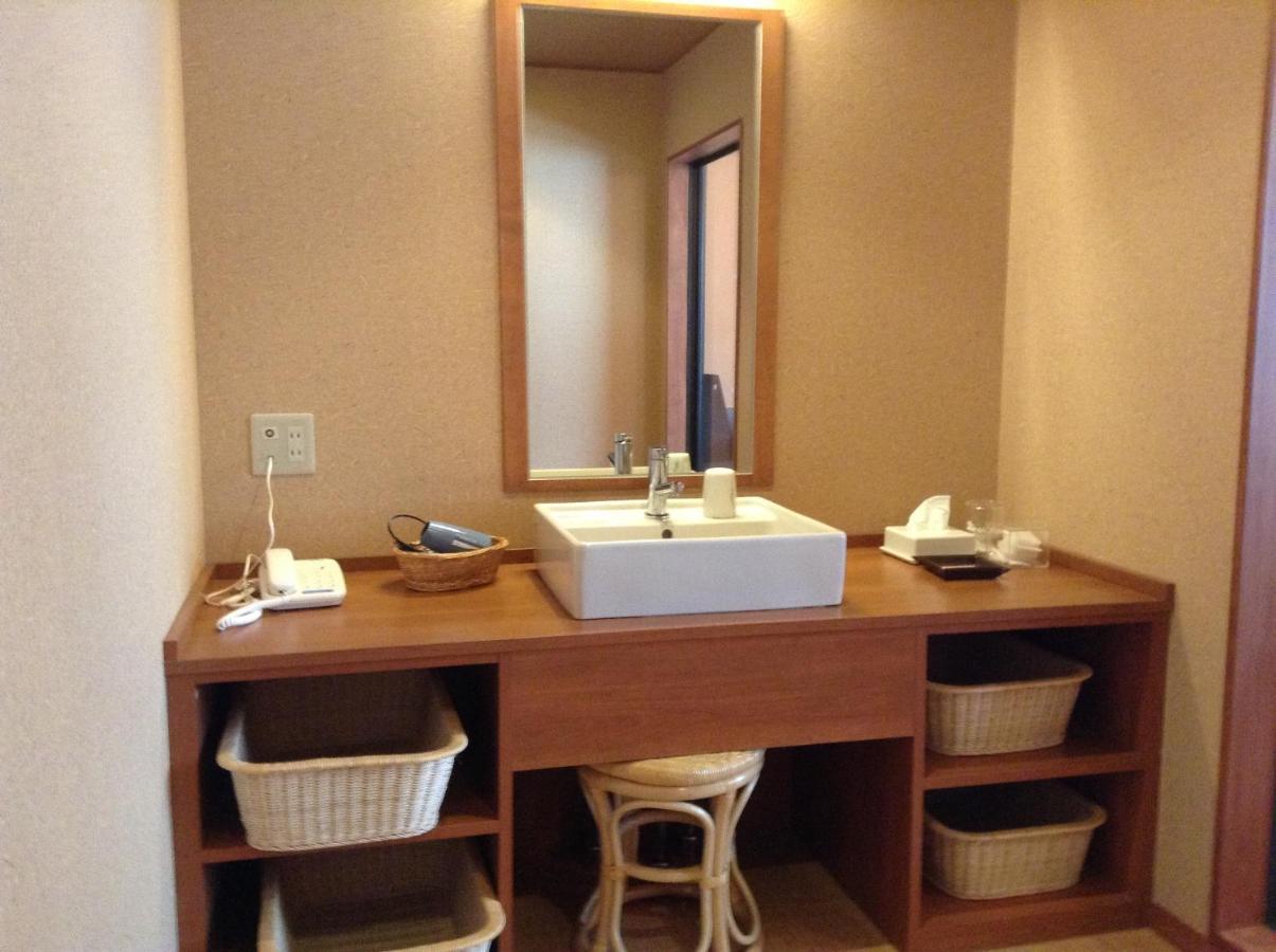 Shiga Riverside Hotel Яманучи Екстериор снимка